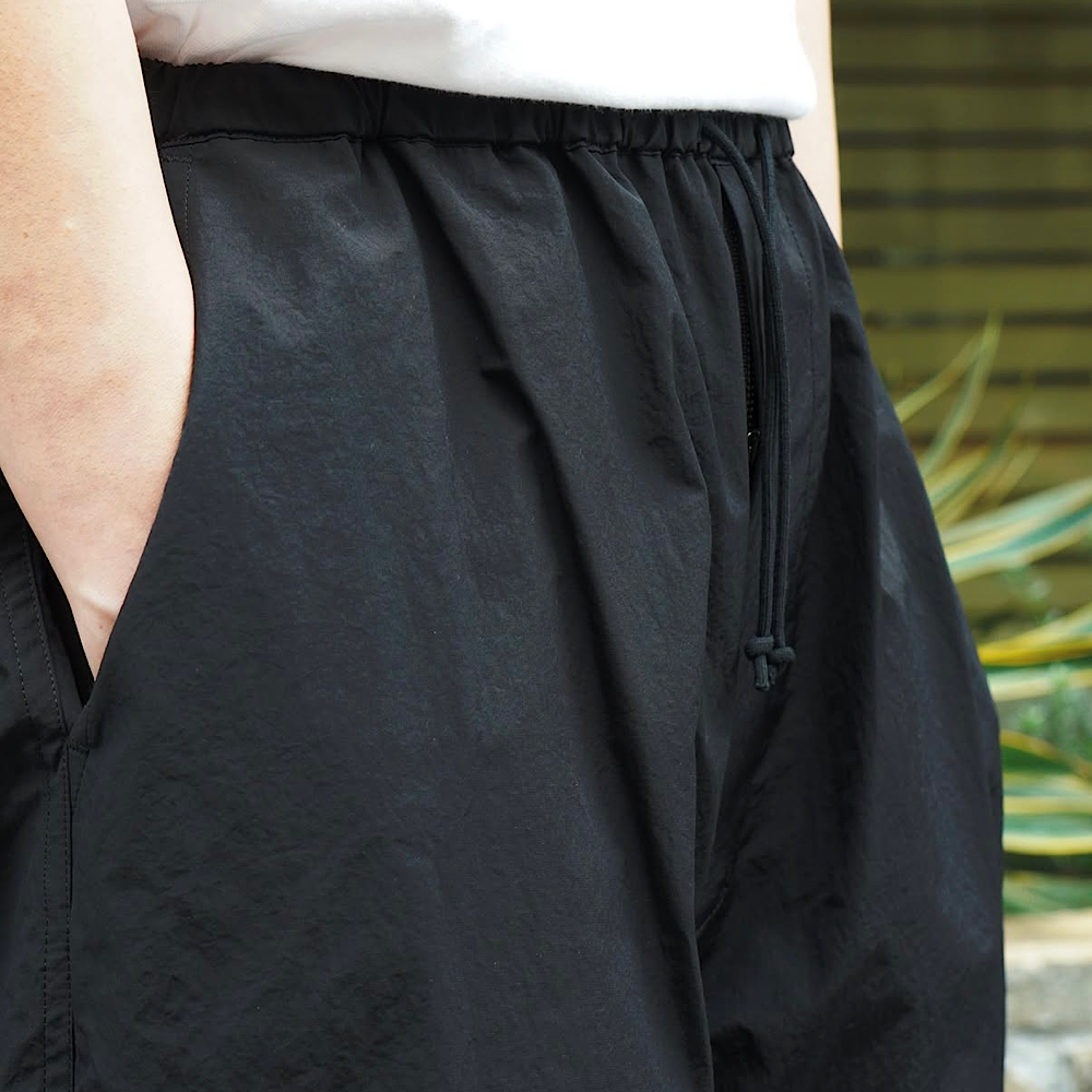 THE DAY - WINDS-DAY COTTON NYLON KNEE TUCK PANTS - D25SS-04003