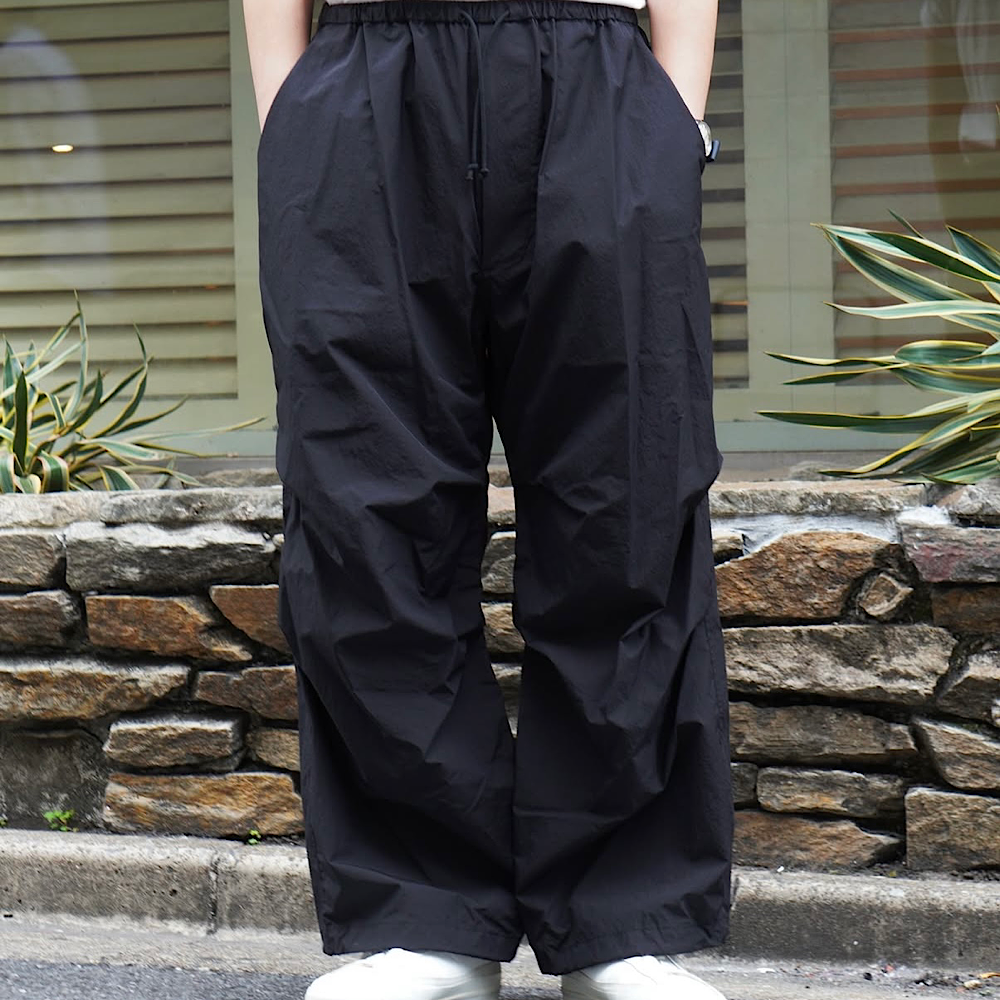 THE DAY - WINDS-DAY COTTON NYLON KNEE TUCK PANTS - D25SS-04003