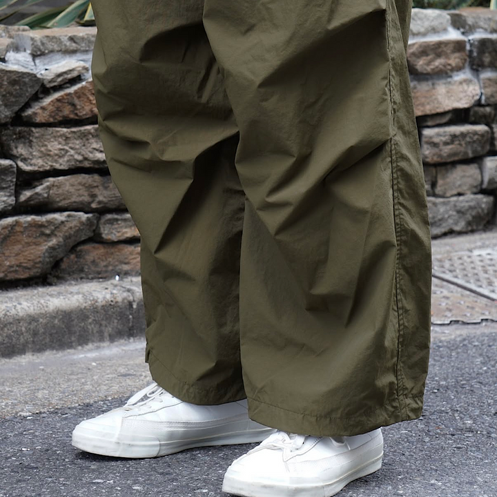 THE DAY - WINDS-DAY COTTON NYLON KNEE TUCK PANTS - D25SS-04003