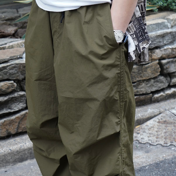 THE DAY - WINDS-DAY COTTON NYLON KNEE TUCK PANTS - D25SS-04003